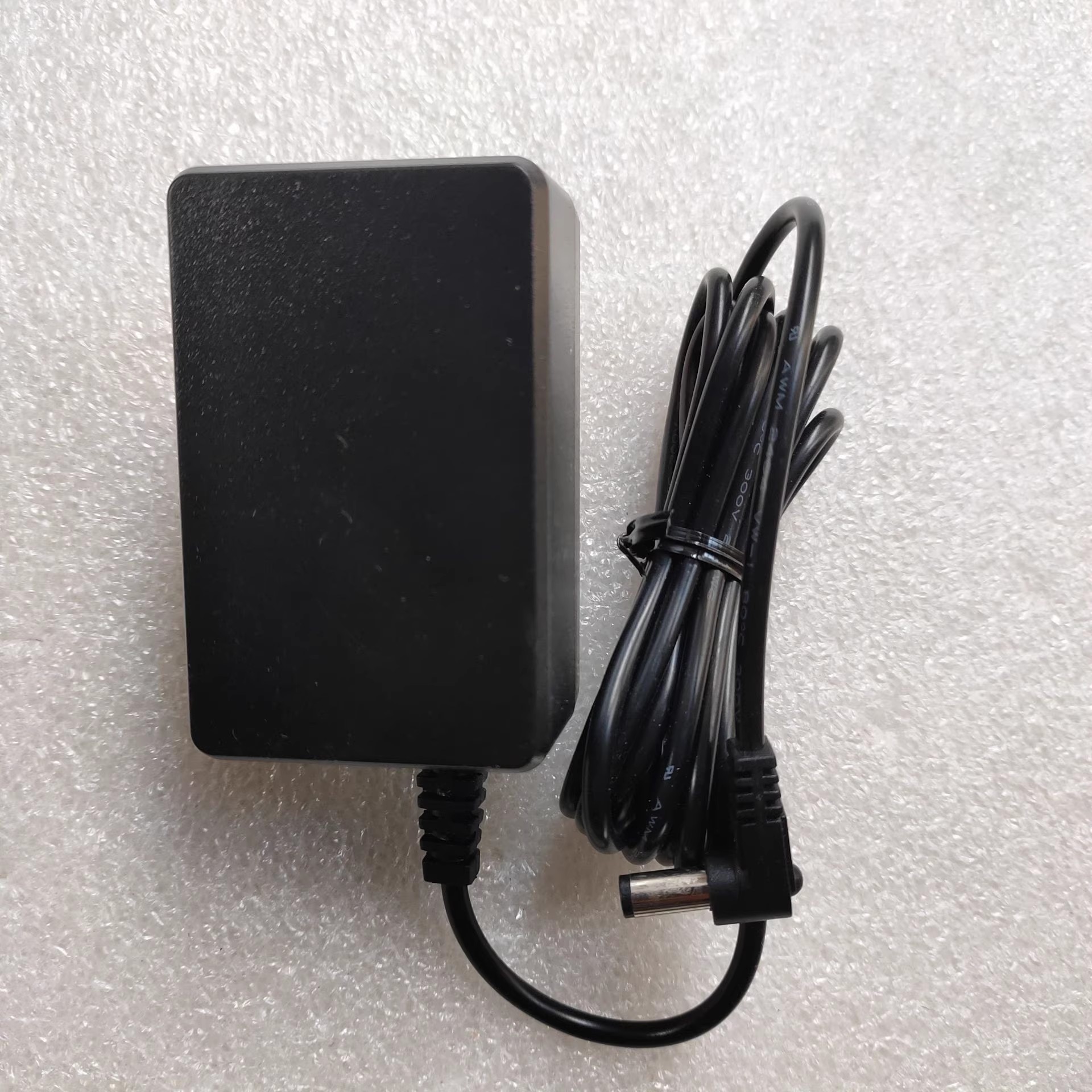 *Brand NEW*YLS0241A-C270080 AC100-240V 50/60Hz 27V 800MA AC DC ADAPTHE POWER Supply