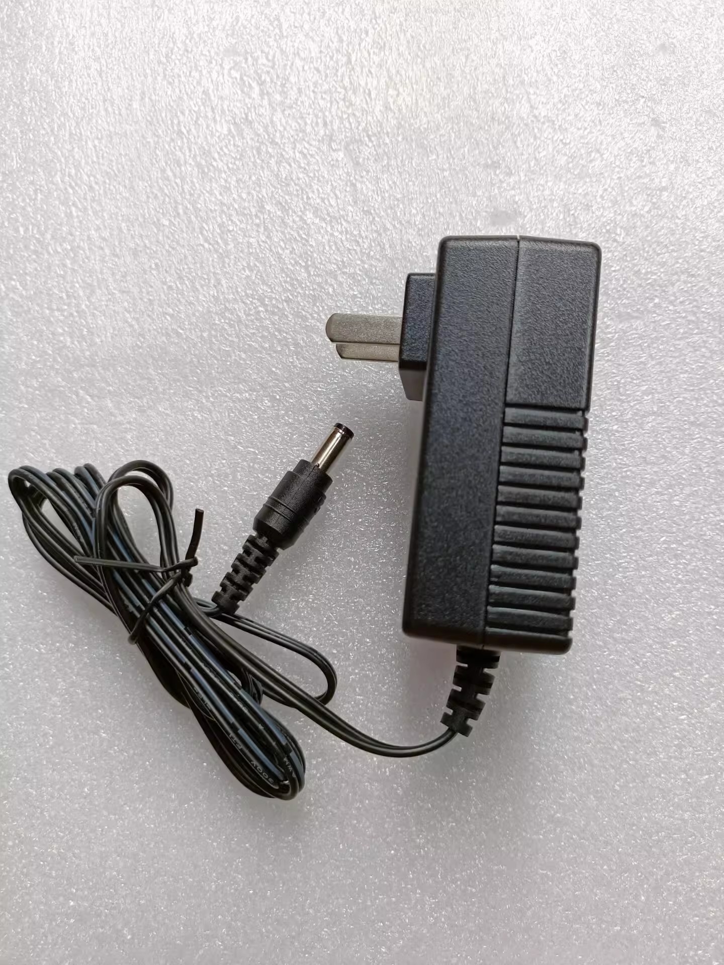 *Brand NEW*5.5*2.1MM 12V 2A AC DC ADAPTHE KW300-120C20 POWER Supply