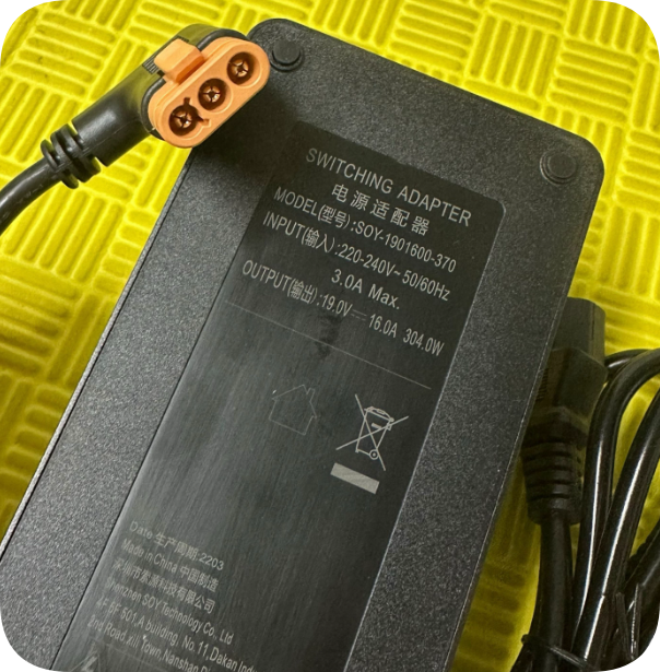*Brand NEW*Soyuan 19.0V 16.0A 304.0W special interface power adapter model SOY-1901600-370