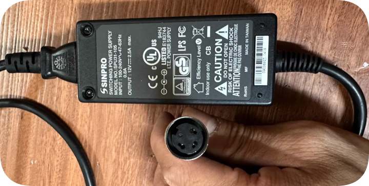 *Brand NEW*12V2.5A Aviation Head 3-Pin Charger Infrared VNIR Cable SINPRO SPU31-105 Power Adapter